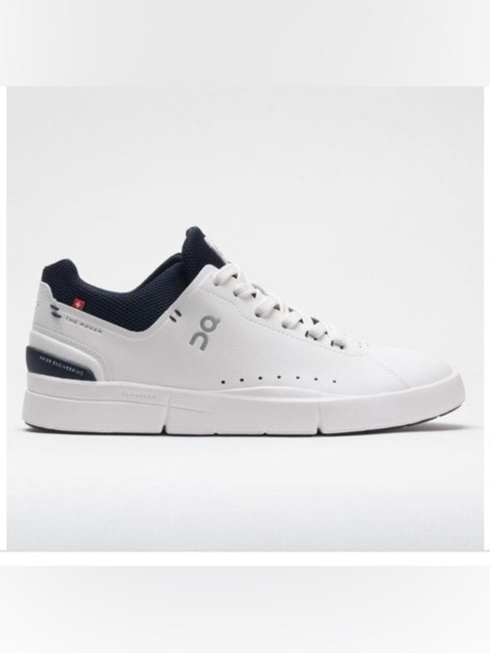 On the Roger advantage Men’s White and Navy Low-Top Sneakers